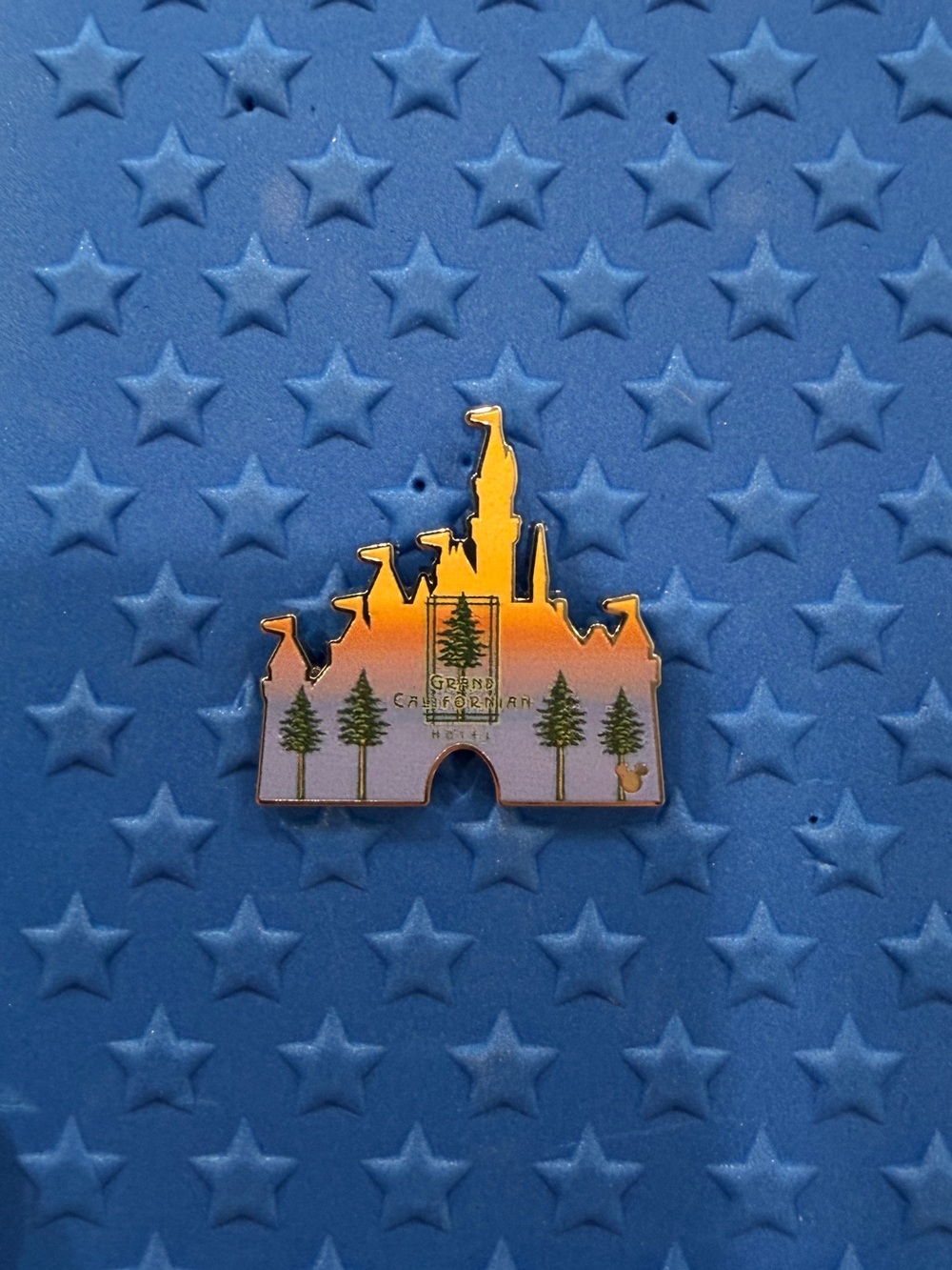 Disney pin - Hidden Mickey Castle Grand Californian Hotel 2026 Wave A